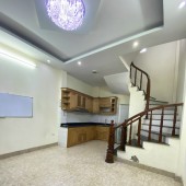 Cho thuê nhà nguyên căn ngõ 69 Bùi Huy Bích ngay Quận ủy Hoàng Mai, 33m ×5 Tầng 3N to .1N nhỏ.4wc